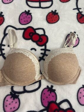 Victoria's Secret Beige Bra with Cream Lace Trim